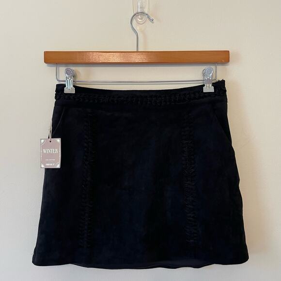 NWT Forever 21 Winter Collection M black mini skirt western suede feel pockets - Picture 1 of 8